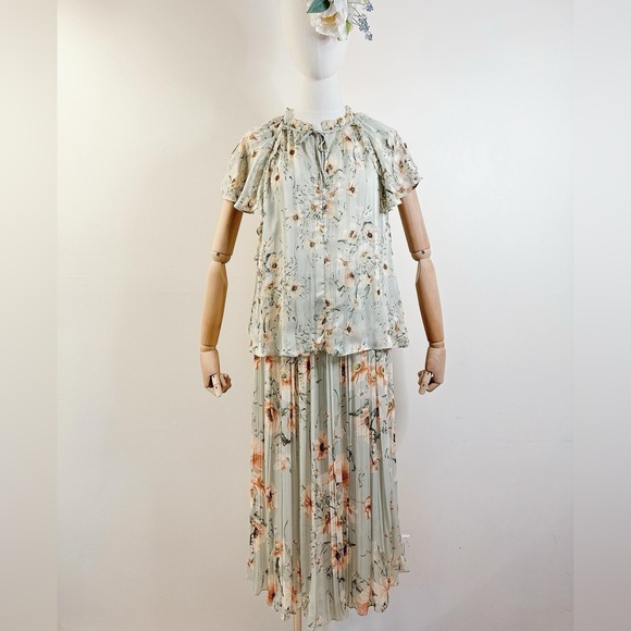 Set of Floral Top and Pleated Skirt by H&M - Picture 1 of 10